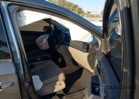 2018 Honda Odyssey Elite z USA, uszkodzony, nr VIN 5FNRL6H95JB014662